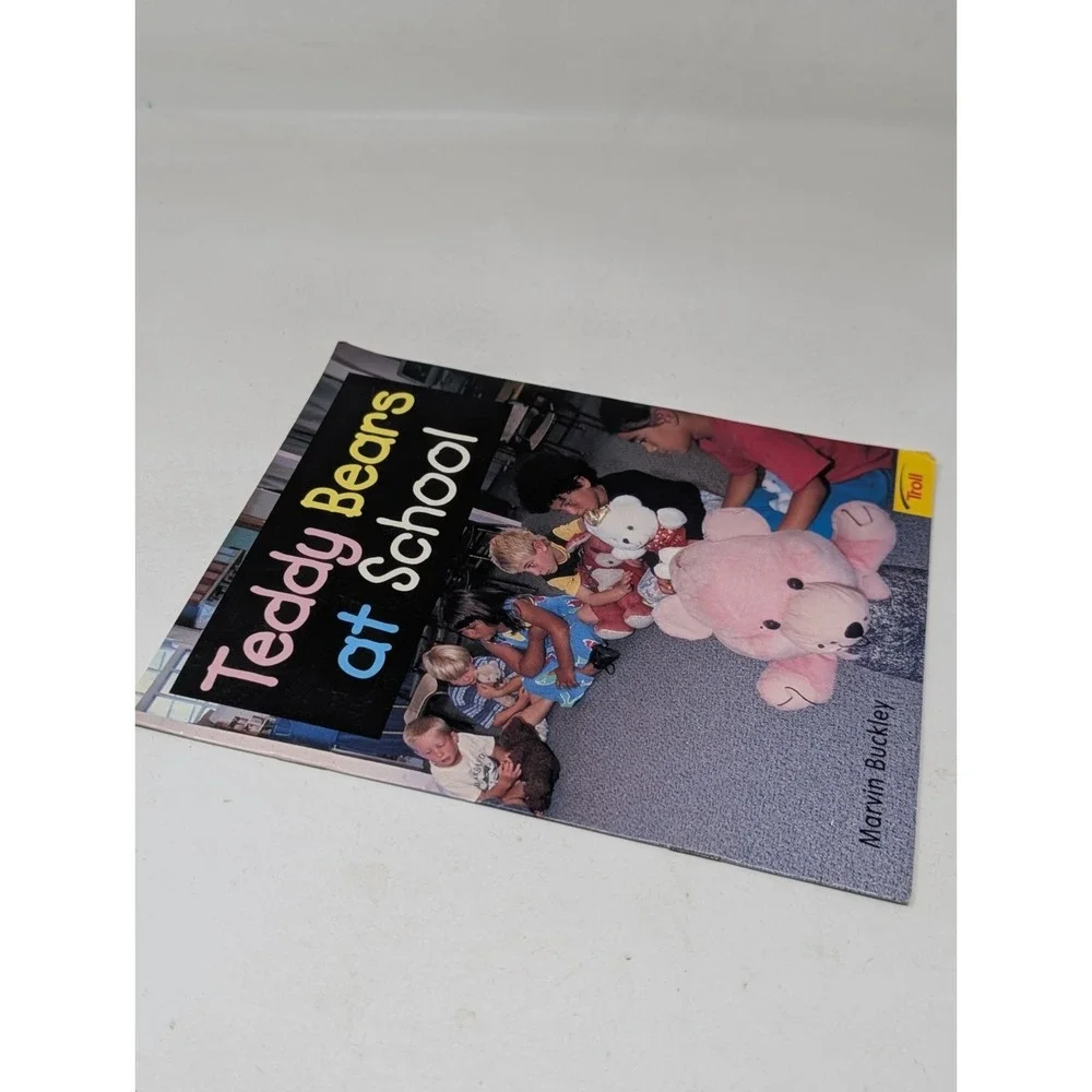 Vintage Teddy‎ Bears at School by Marvin Buckley Kids Book Photos 2000 Y2K Troll
